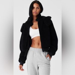 ALO Black Sherpa Size XS!